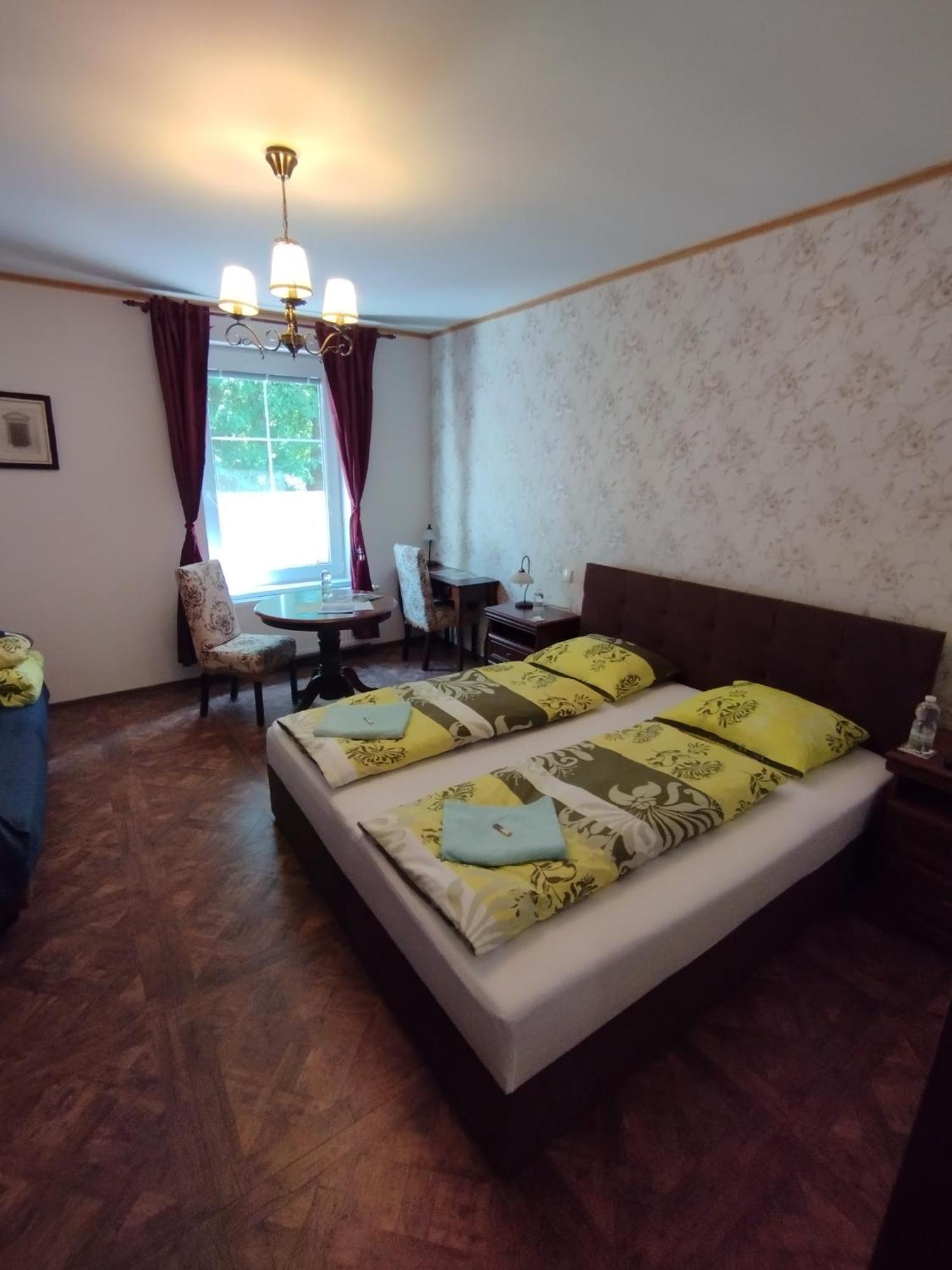 Bynovecky Zamecek Hotel Kültér fotó
