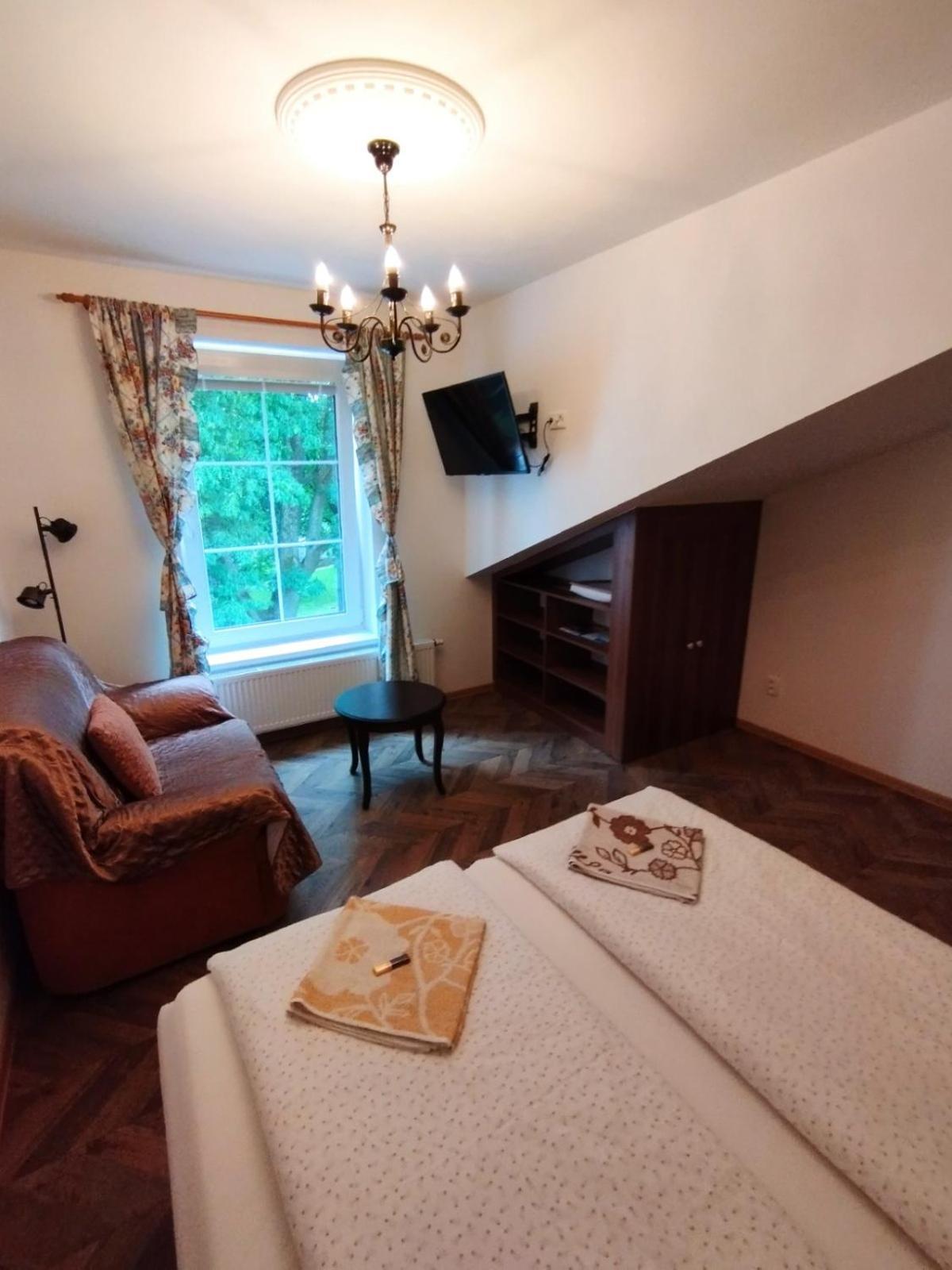 Bynovecky Zamecek Hotel Kültér fotó
