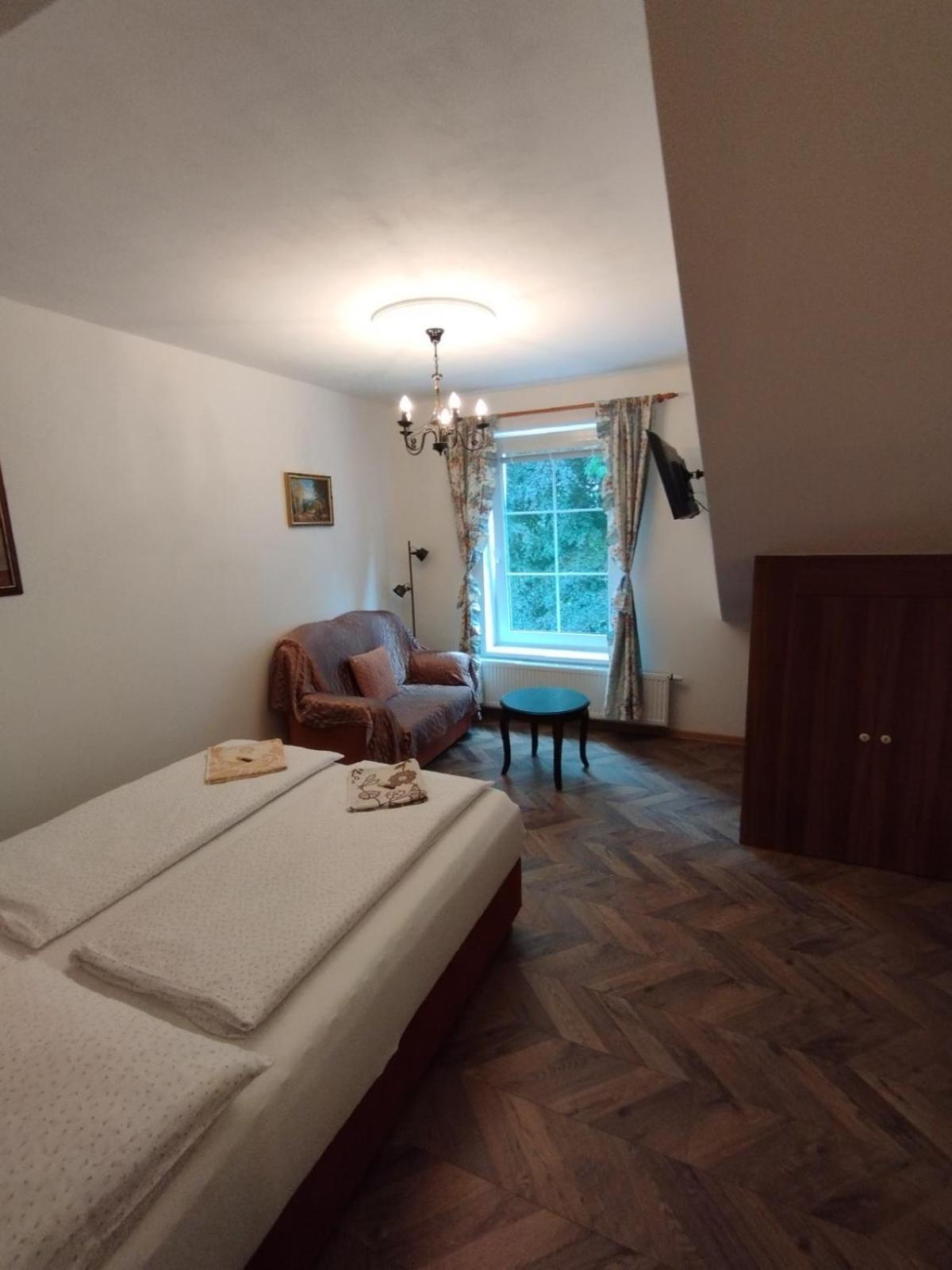 Bynovecky Zamecek Hotel Kültér fotó