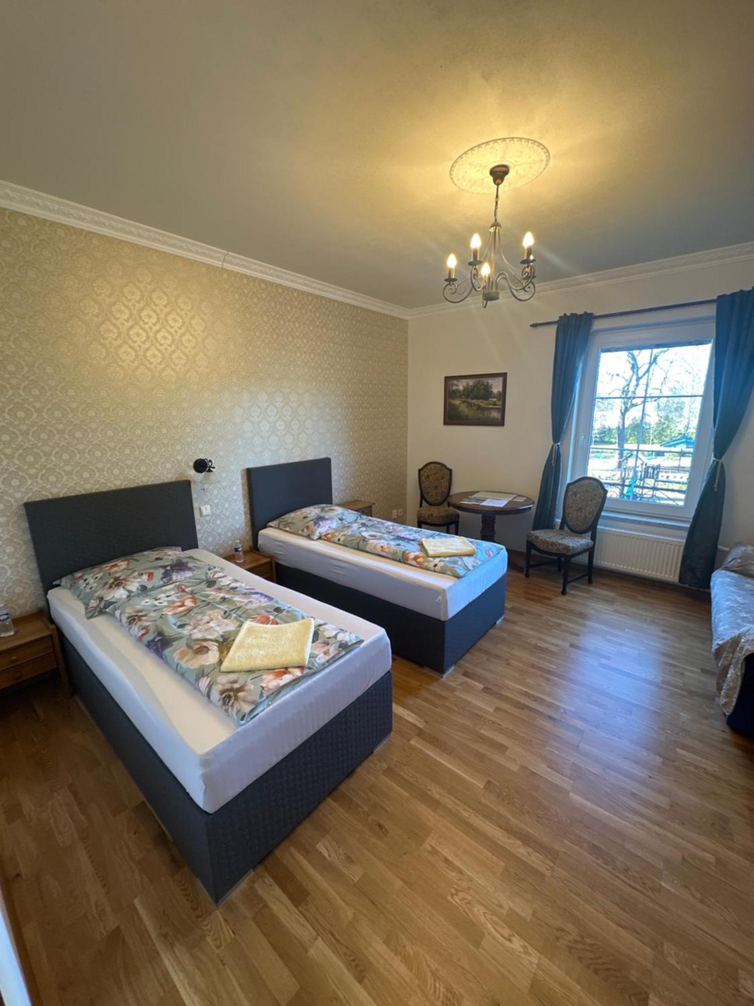 Bynovecky Zamecek Hotel Kültér fotó