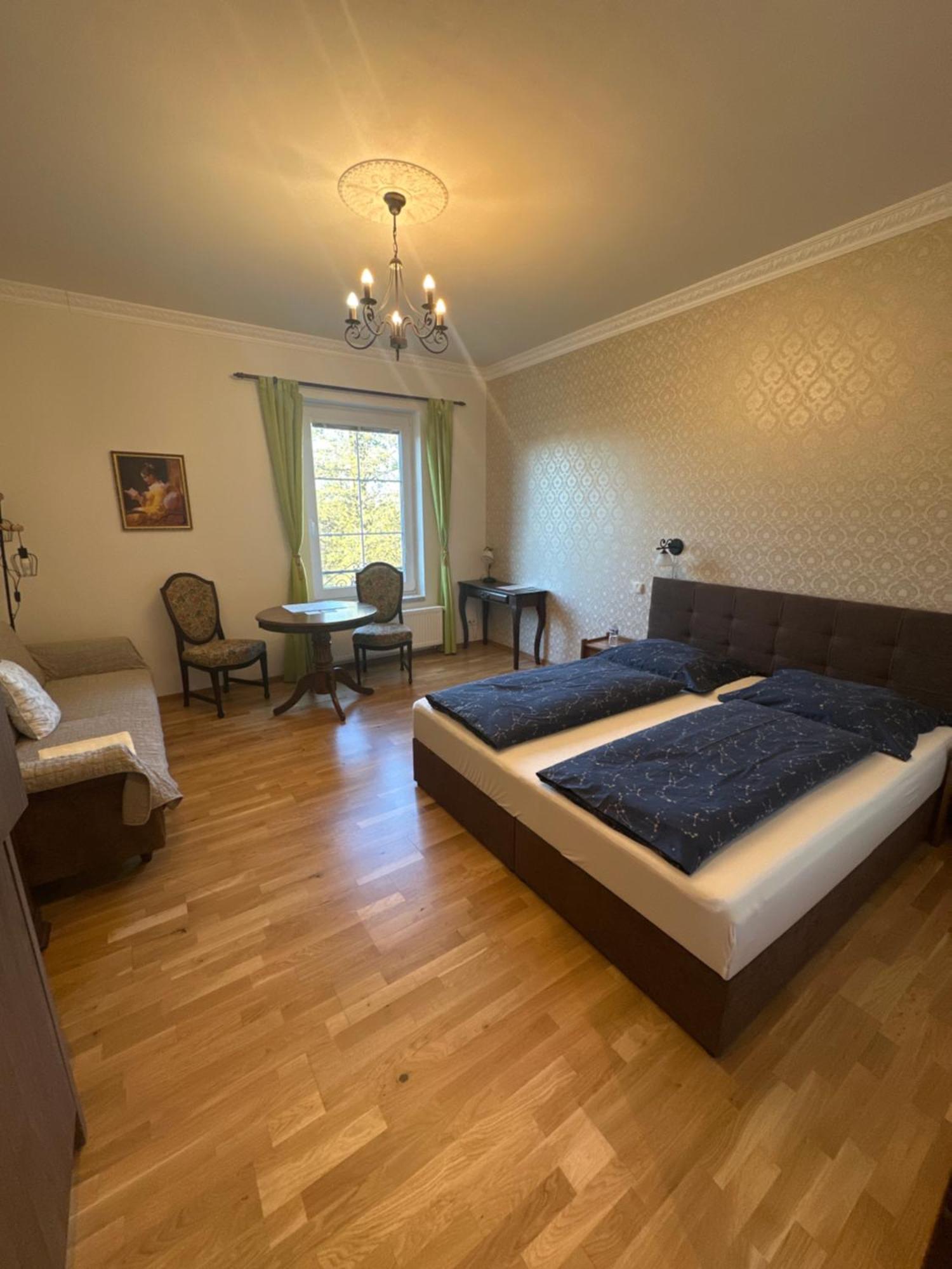 Bynovecky Zamecek Hotel Kültér fotó