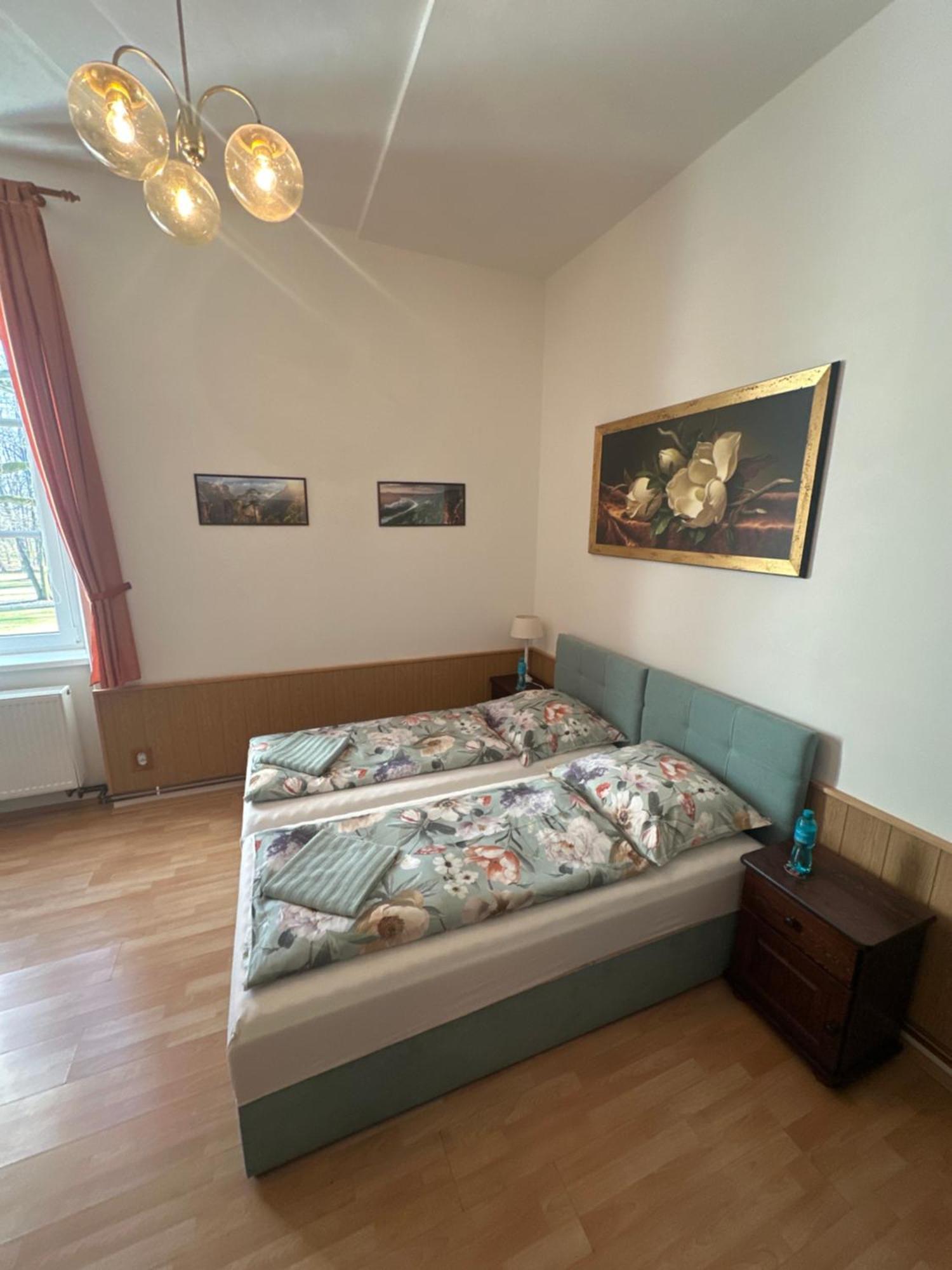 Bynovecky Zamecek Hotel Kültér fotó