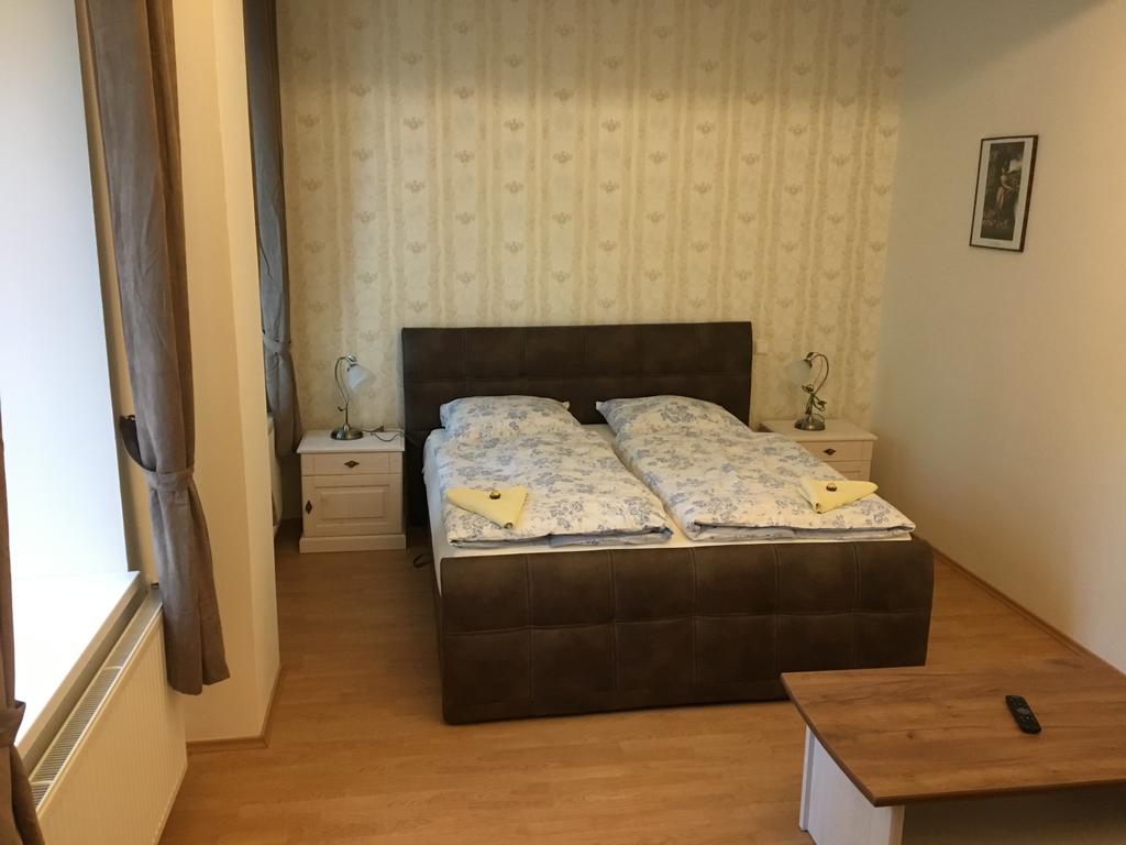 Bynovecky Zamecek Hotel Kültér fotó