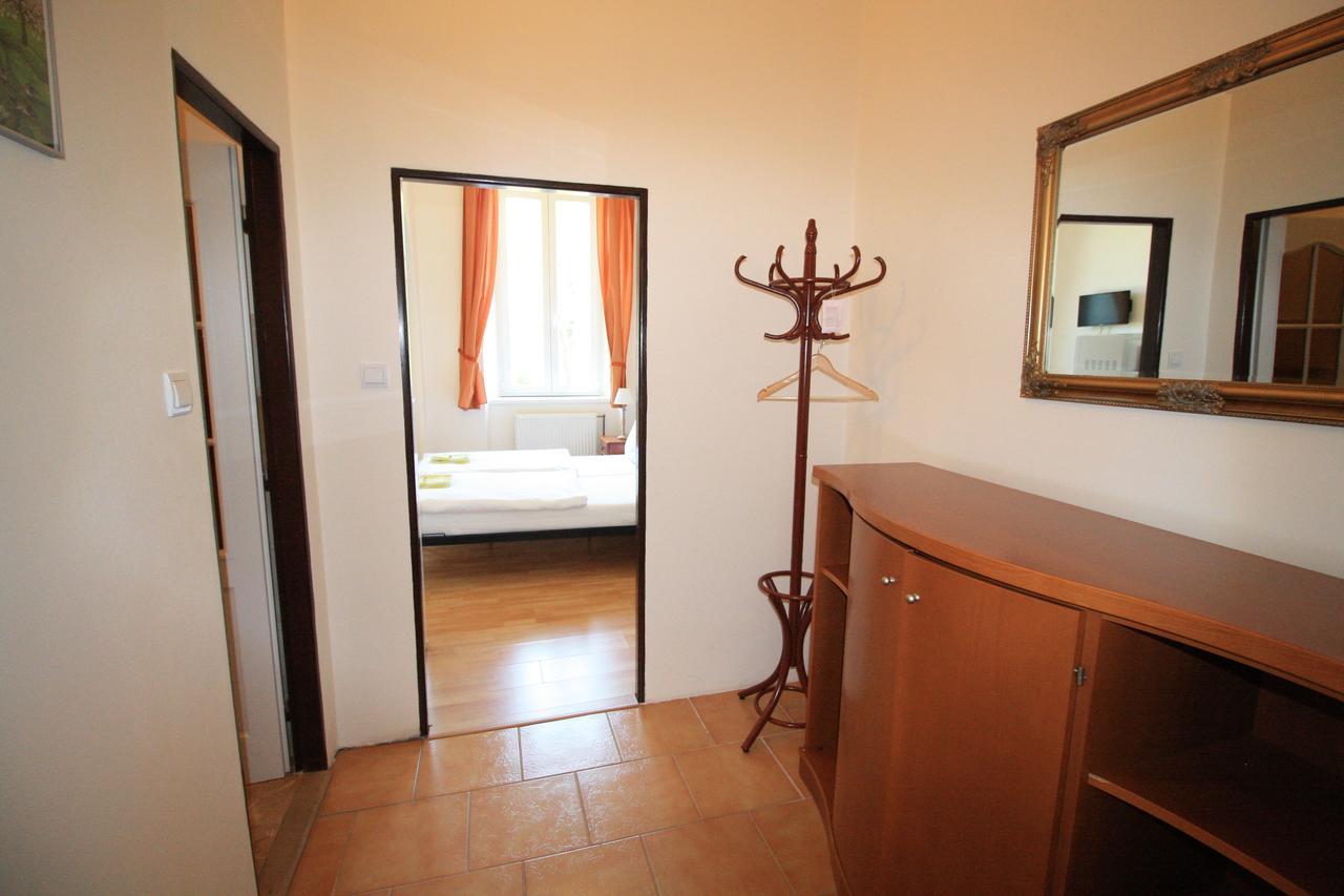 Bynovecky Zamecek Hotel Kültér fotó