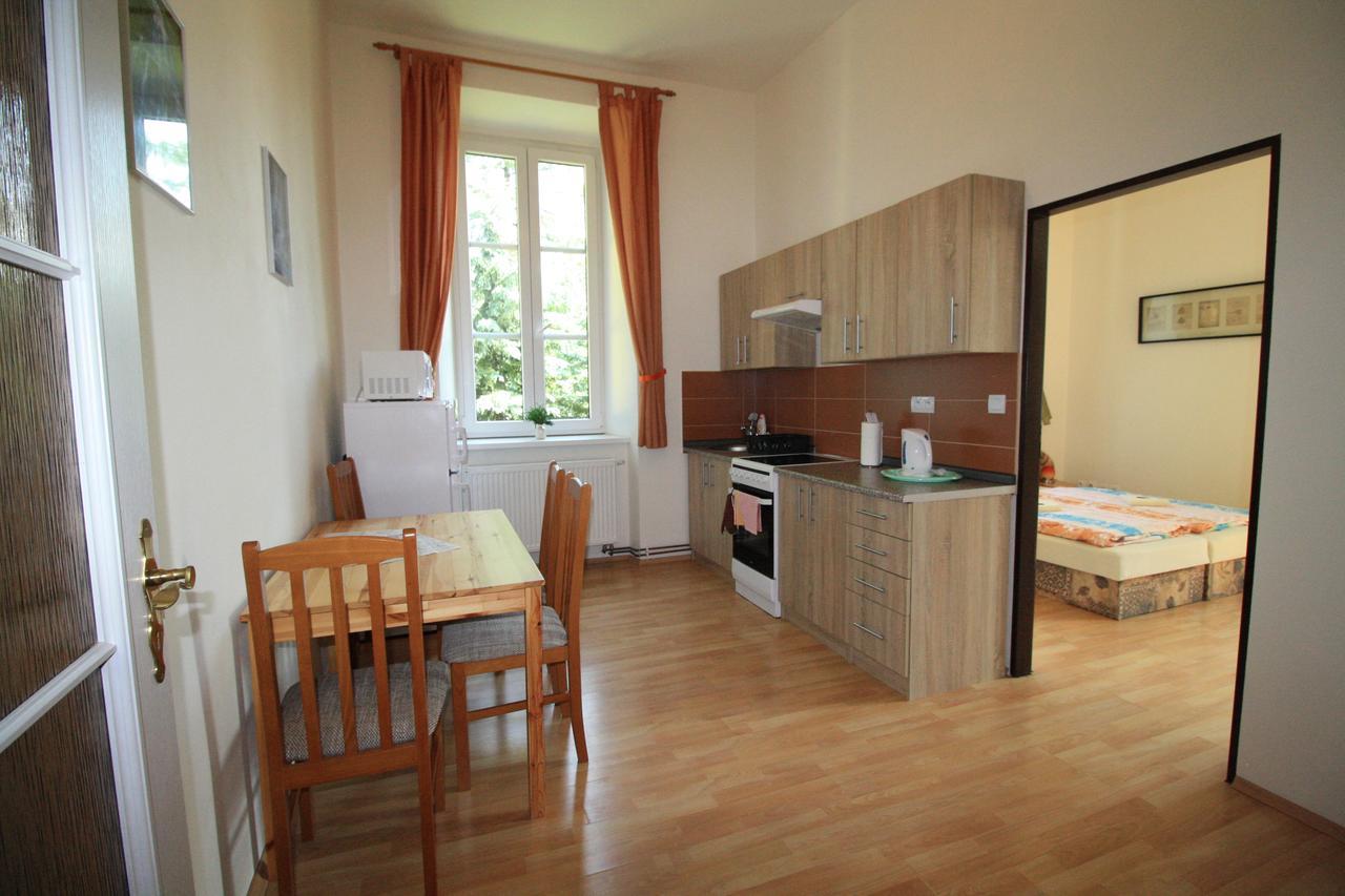 Bynovecky Zamecek Hotel Kültér fotó